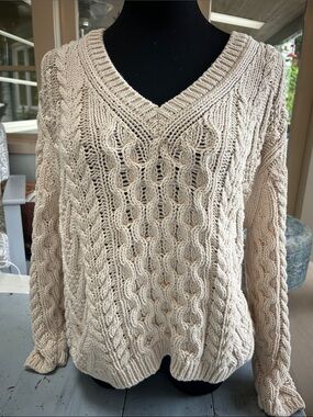 Closed Cream Cable-Knit V-Neck Sweater